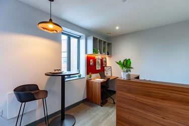 1 bed studio, 40-41 High Street, Englefield Green, Egham, TW209DP - Image 3